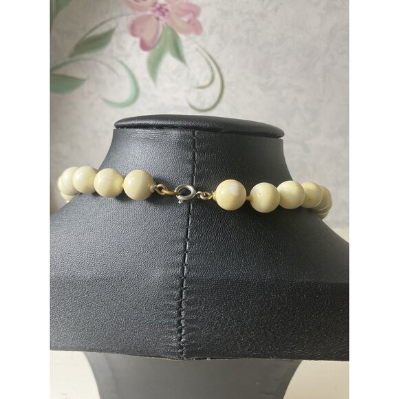 Vintage Long White Beaded Necklace With Spring Ring Clasp - Picture 3 of 4